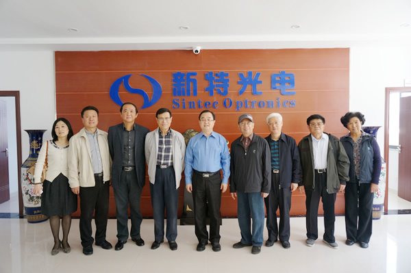 湖北省原人大副主任和武漢市委副書記謝培棟、武漢市原常務(wù)副市長(zhǎng)袁善臘、武漢市原副市長(zhǎng)郭友忠等一行到我司調(diào)研