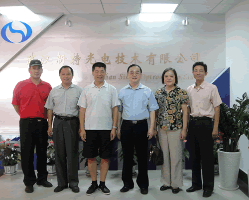 湖北省僑聯(lián)主席李磐帶領(lǐng)羅連運(yùn)副巡視員、汪純蓮部長(zhǎng)、王家橋主任等來(lái)我司考察