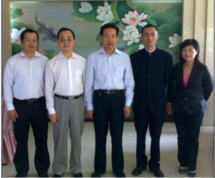 湖北省委統(tǒng)戰(zhàn)部副巡視員劉愛黨、湖北歐盟同學(xué)會(huì)秘書長燕元沂、武漢留學(xué)生創(chuàng)業(yè)園常務(wù)副主任袁煜農(nóng)一行來我司考察