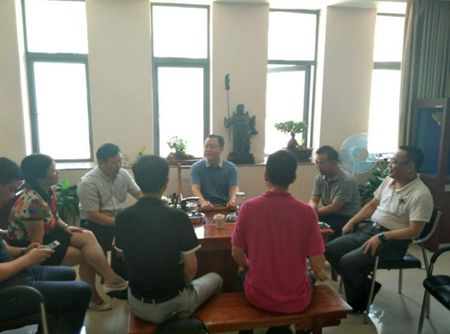 嘉興湖北商會(huì)執(zhí)行會(huì)長王洪成到訪新特光電